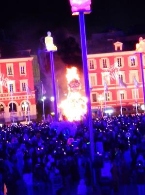 Corso carnavalesque incineration du roi du carnaval